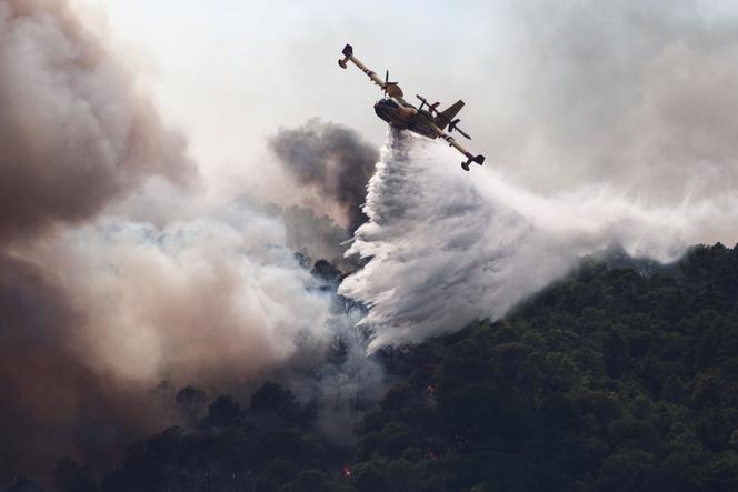 6fc1fec5-05d1-4b7e-ade3-97695d5fa220 Les défis de la flotte aérienne face aux incendies en juillet