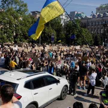Manifestations massives à Kiev contre le limogeage de Mykhaïlo Fedorov