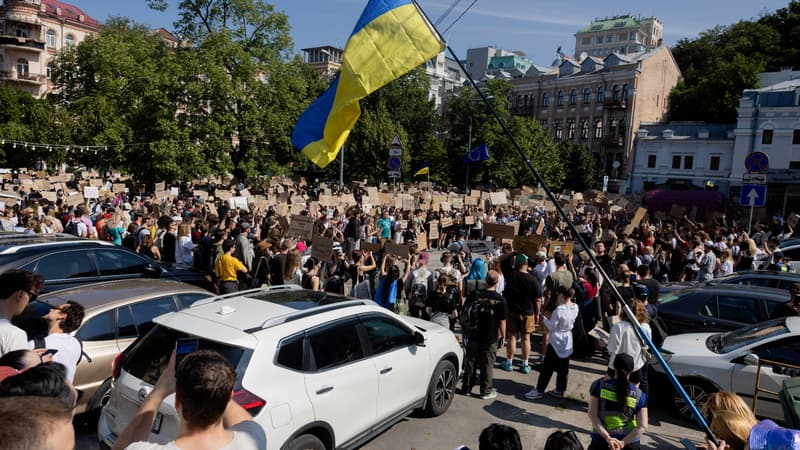 7d181228-15e3-4be0-aaad-7e6ef9e06367 Manifestations massives à Kiev contre le limogeage de Mykhaïlo Fedorov