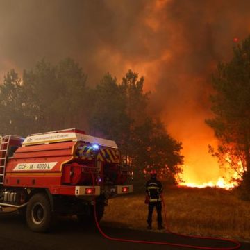 7d5cc989-07c6-40d8-b7f7-2408d0133e44 Incendies en Gironde: évacuations et destructions