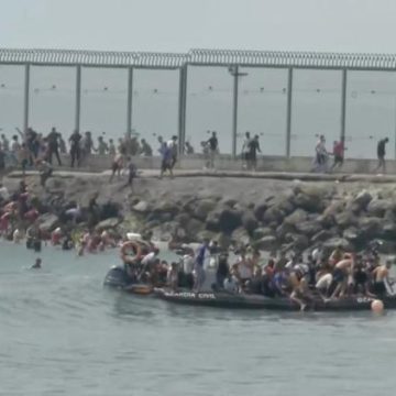 Afflux massif de migrants à Ceuta