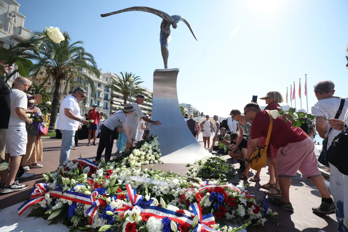 Hommage aux victimes de l&rsquo;attentat de Nice dix ans après