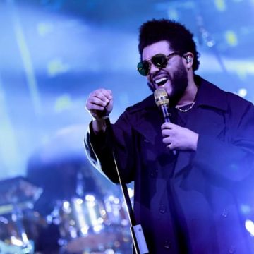 97a65e08-ad77-41fe-b84b-73bc1f44620f The Weeknd enchante le Stade de France avec un spectacle spectaculaire