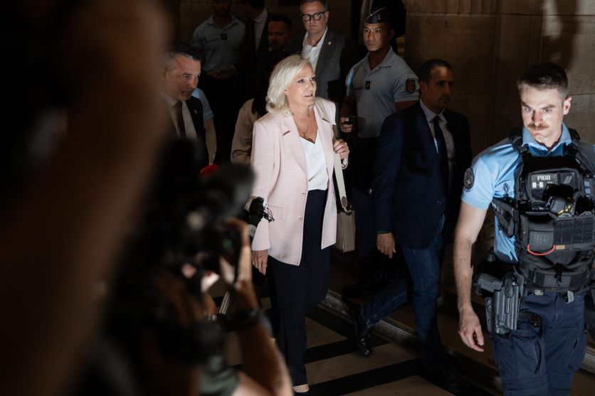 Verdict in the trial of Marine Le Pen and RN s members on suspicion of embezzlement of European public funds Marine Le Pen: Une candidate résiliente malgré les obstacles judiciaires