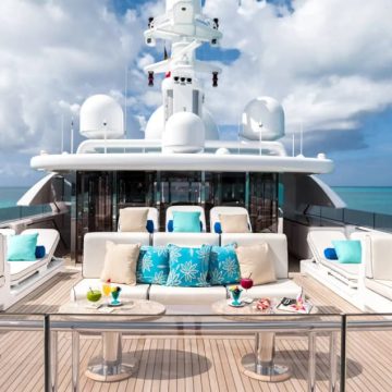 Pourquoi les prix des superyachts chutent en été