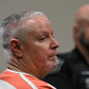 a3109360-3bff-4e4f-bd08-df616f40de6b Colin Gray condamné pour avoir offert une arme à son fils