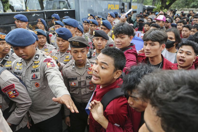 Student Protest in Jakarta, Indonesia Les Manifestations Étudiantes à Djakarta : Un Reflet de la Colère Sociale