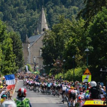 a93270aa-07cd-47eb-af4a-1fc6580c4b8e Le débat sur les contrôles antidopage nocturnes au Tour de France