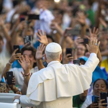 VATICAN - POPE LEO XIV GREETS FAITHFUL IN ST PETER S SQUARE AT THE END OF A WELCOME MASS FOR THE YOUTH JUBILEE - 2025/7/29 Lettre du Vatican : les dessous des réformes