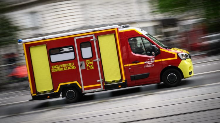 ac068505-17de-43c0-83bb-59e4ca49c0bf Accident spectaculaire à Nantes : une voiture chute d’un pont