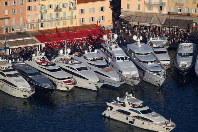 af86089c-a1da-431c-bda9-22f80b9a426b L’Invasion du Luxe à Saint-Tropez