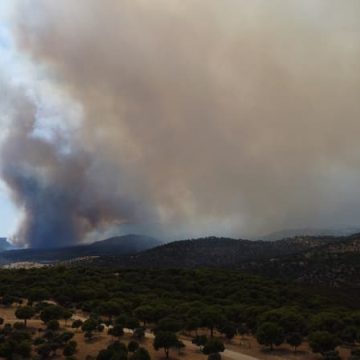 b8276371-36d9-47d5-acf9-f423518eb01e Évacuations et lutte contre les incendies en Espagne: un combat acharné