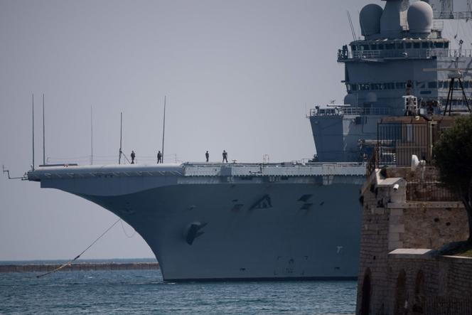 b8e0d6ec-b9ee-45f7-b77e-430fbde858e0 Emmanuel Macron annonce le retour du porte-avions Charles-de-Gaulle