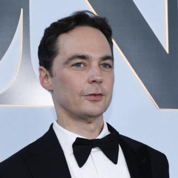c274b70a-31f2-48d8-b8a5-c316dd9b7186 Jim Parsons : Le côté sombre du succès de The Big Bang Theory