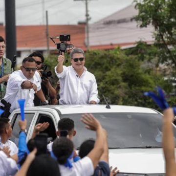 c4a7fa5d-7087-481b-8c60-83ade479d551 Retour de Juan Orlando Hernandez au Honduras pour affronter des accusations de détournement de fonds