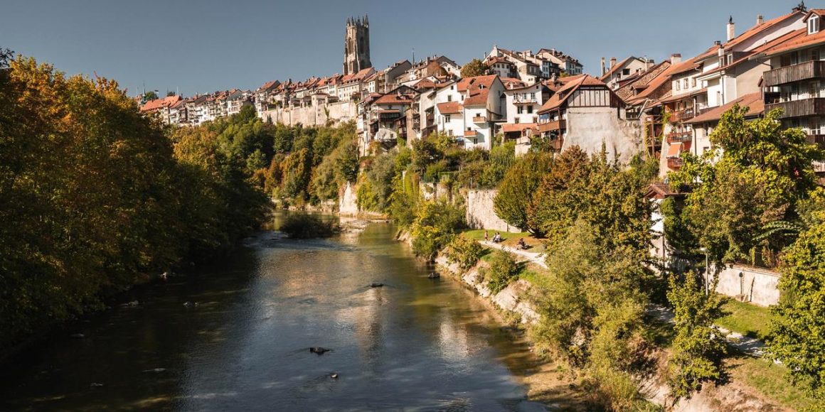 c79d366a-f35a-49aa-8583-9b43f065be64 Une visite de Fribourg, la ville médiévale suisse