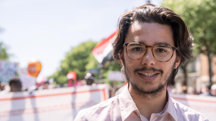 cdc28e78-fb1b-4b74-8fc5-f4af1e6f6c39 Ritchy Thibault : Un Jeune Militant de Gauche sous les Feux des Projecteurs Judiciaires