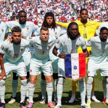 ce2ced95-e8b5-4785-85b0-44db8f64e474 Hommage aux victimes de l’attentat de Nice avant le match France-Espagne