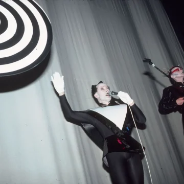 d275ae3a-0a91-4022-93e2-b7188dd6a00a Klaus Nomi: Un Artiste Hybride et Défiant les Normes