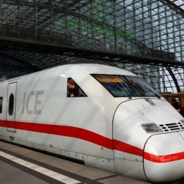 d424a2cf-237a-4485-8e80-2812da0afbe6 Incident avec une porte de train en Allemagne