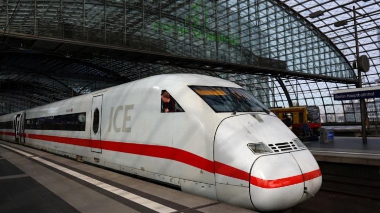 d424a2cf-237a-4485-8e80-2812da0afbe6 Incident avec une porte de train en Allemagne