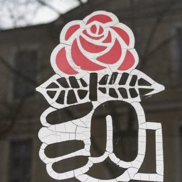 d7ab2a6a-8f72-4499-8c28-cb95a028b3ef Appel des Socialistes pour des Mesures Climatiques Face à la Motion de Censure
