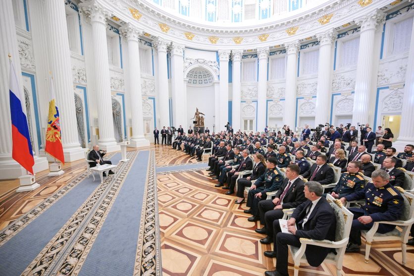 Russia's President Putin meets graduates of "Time of Heroes" educational program in Moscow Les vétérans de la guerre en Ukraine deviennent des figures politiques en Russie