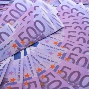 e2f89ced-236e-495b-bd9a-39901d6dfc99 Une femme accusée d’avoir perçu la pension de retraite de son mari décédé