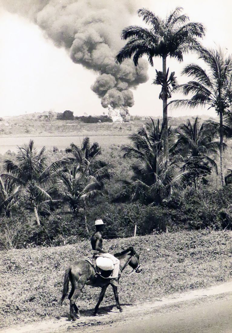Deffare TroellerRessources naturelles puit de petrole Bahia_Brasilien_1961 La 57ᵉ édition des Rencontres d’Arles : Une exploration visuelle de la complexité du monde