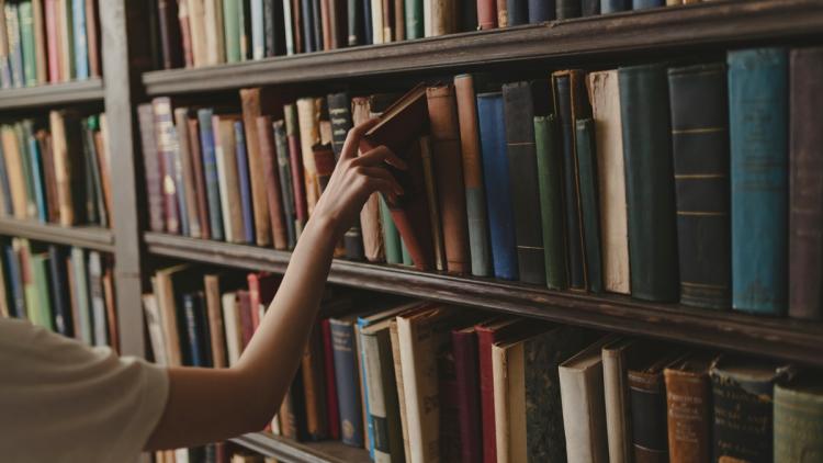 f5ed8050-f1ae-47c4-9665-ce9fbd899051 Un livre retourné à une bibliothèque australienne après 150 ans