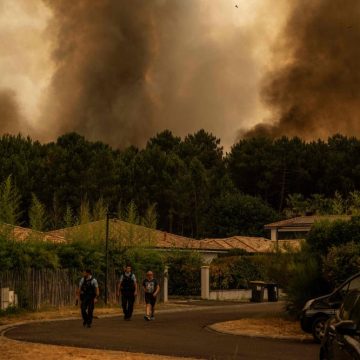 f5f6091e-654b-433e-bad7-d40fbc0ce369 Incendies en France et en Espagne : efforts de lutte et évacuations