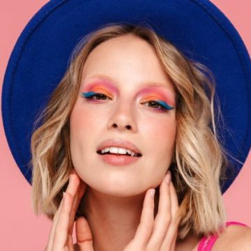 fcc58638-9918-4150-89ca-8b87de5bc38f Astuces pour un maquillage longue tenue pendant l’été