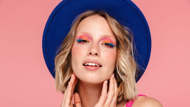fcc58638-9918-4150-89ca-8b87de5bc38f Astuces pour un maquillage longue tenue pendant l’été