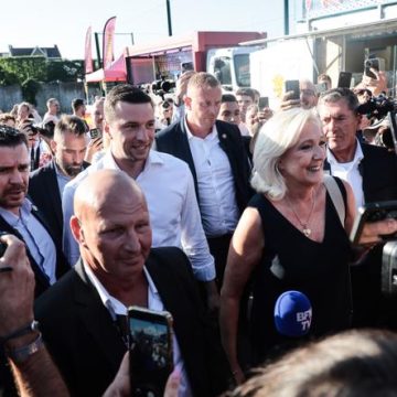 ffe21c40-5d2f-4087-8030-3f017c6c9703 Marine Le Pen et son soutien à Jordan Bardella avant une décision judiciaire