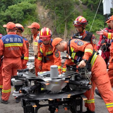 CHINA-NEPAL-WEATHER-LANDSLIDE-FLOODS Analyse des secouristes chinois après la coulée de boue au Tibet