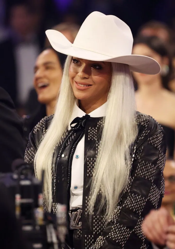 0b73dfc5-fabc-4751-9805-2eb85777a07a Le rôle des femmes dans l’évolution de la country et l’impact de Taylor Swift et Miley Cyrus