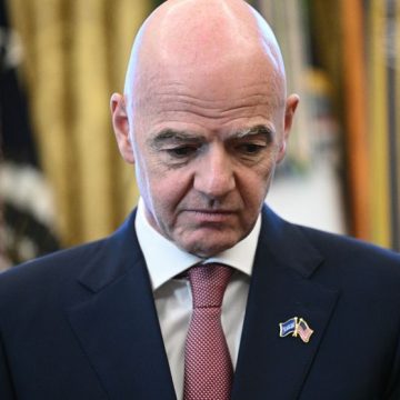 Michel Platini critique la gestion de Gianni Infantino