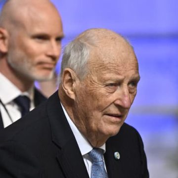 1016b78b-b555-4ca4-ac6e-06902e0e43cc La santé du roi Harald V et les controverses autour de la famille royale norvégienne