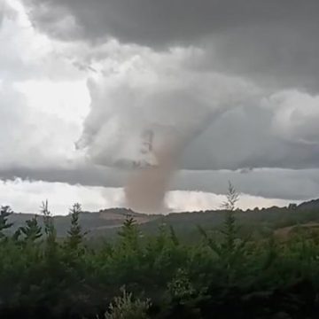 11fbc4e3-b72c-4040-b262-2c84d722d9c2 Les tornades en France: fréquence et saisonnalité
