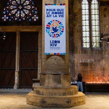 Visite du pape Léon XIV : affiche officielle, à Metz La visite du pape Léon XIV en France : un défi logistique et financier