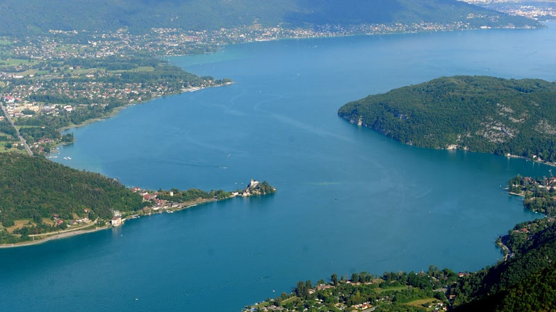 14e5ad44-528f-4f71-9ef1-fb7a9071aa38 Découverte d’une Arme au Lac d’Annecy: Avancées dans l’Affaire de la Tuerie de Chevaline