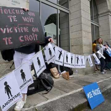 Affaire Joël Le Scouarnec: le collectif de victimes et la justice sous le regard