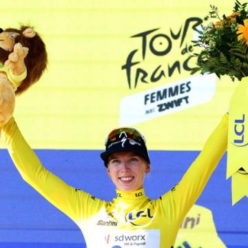 1c25f255-710e-4c8f-ba1a-932b62e390d1 Maillot jaune pour Lorena Wiebes lors de la première étape du Tour de France Femmes