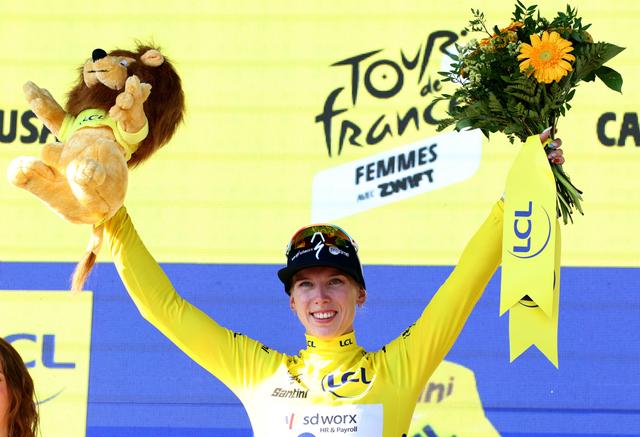1c25f255-710e-4c8f-ba1a-932b62e390d1 Maillot jaune pour Lorena Wiebes lors de la première étape du Tour de France Femmes