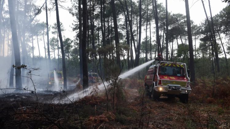 1e16170e-8cf2-4b91-bab9-7804e5ea07ad Les pompiers en grève pour demander des moyens supplémentaires face aux incendies