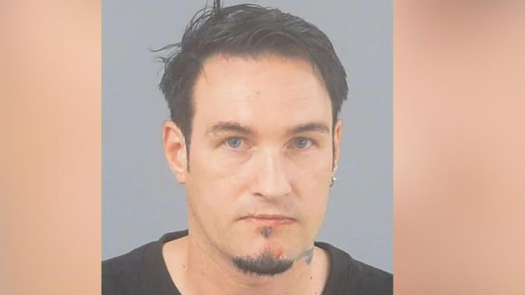 20d1b9fd-0c6f-411e-bb8e-7f2e5f9a1d6d Un homme arrêté pour des actes macabres dans le Hampshire