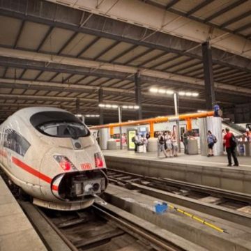 280e0bdc-5b06-423b-b197-aef5061a5583 Une mère laisse ses enfants dans un train en Allemagne lors d’une pause cigarette