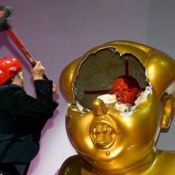Chinese artists The Gao Brothers perform during the award ceremony of the Kandinsky Prize in Moscow L’art protestataire des frères Gao face à la répression en Chine