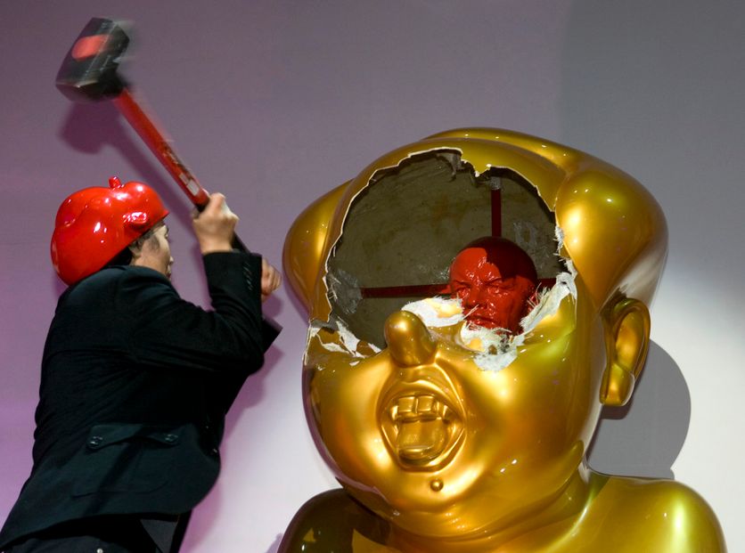 Chinese artists The Gao Brothers perform during the award ceremony of the Kandinsky Prize in Moscow L’art protestataire des frères Gao face à la répression en Chine