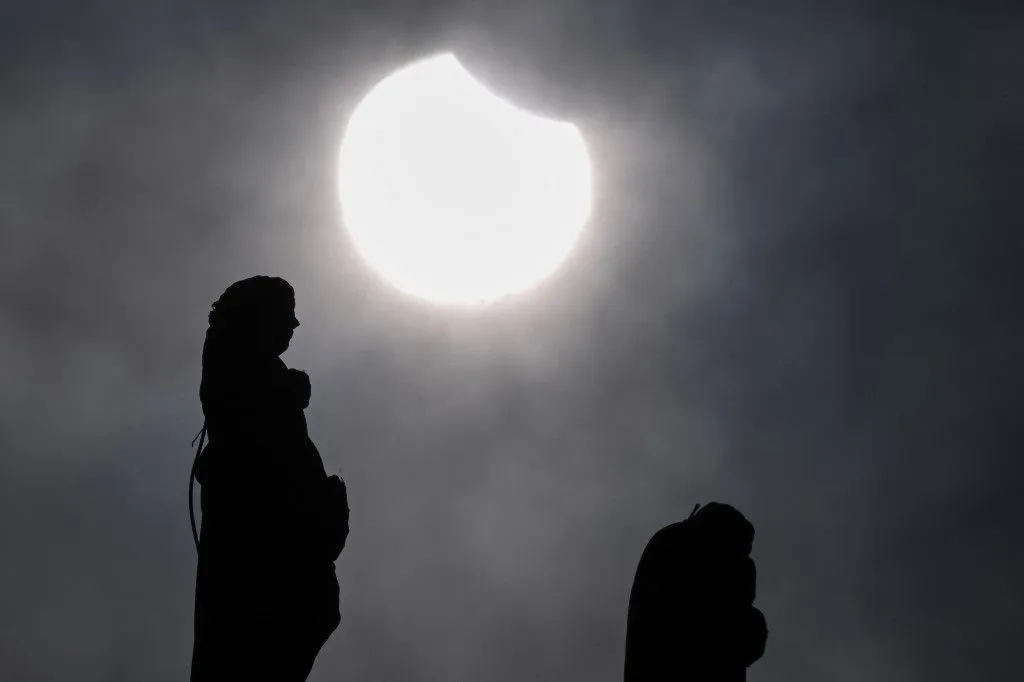 2ca505bf-6a0d-41ff-b726-e2af42bb60c0 L’éclipse : Entre Science et Poésie